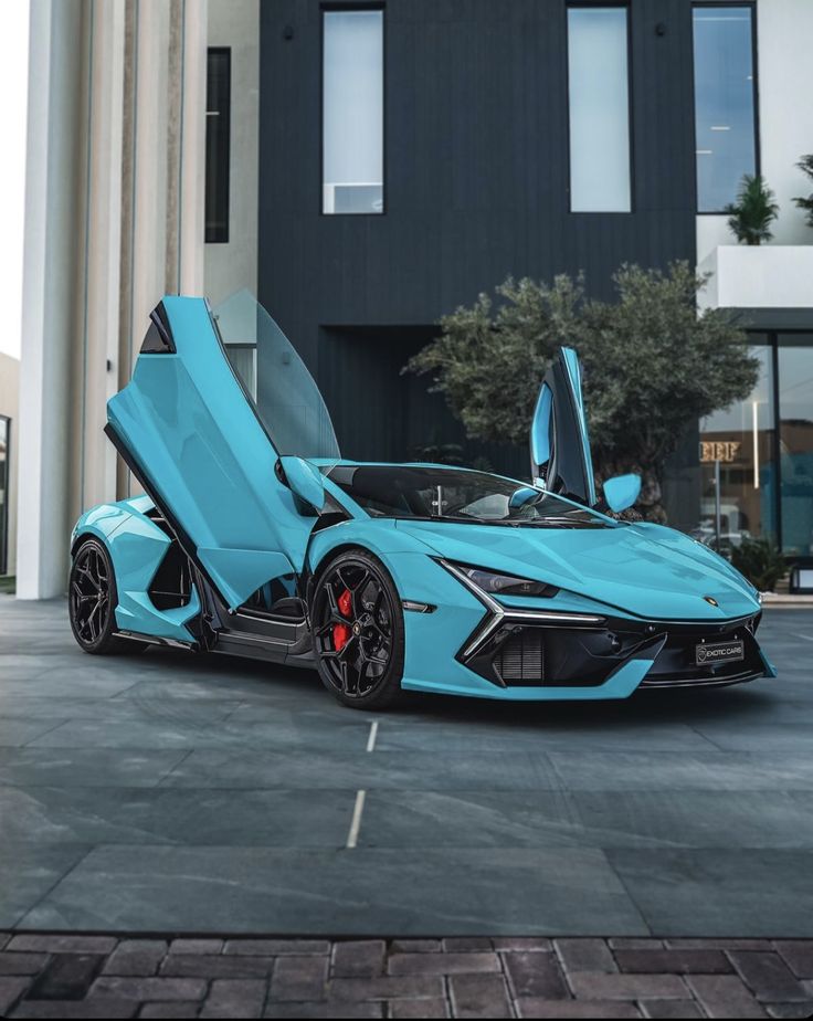 Lamborghini Revuelto